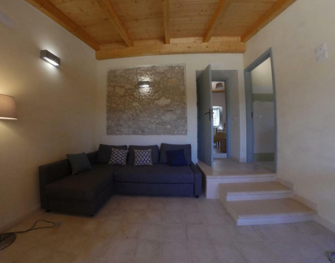 Villa La Casa Del Miele Di Borgo Carbone Locri Exterior foto